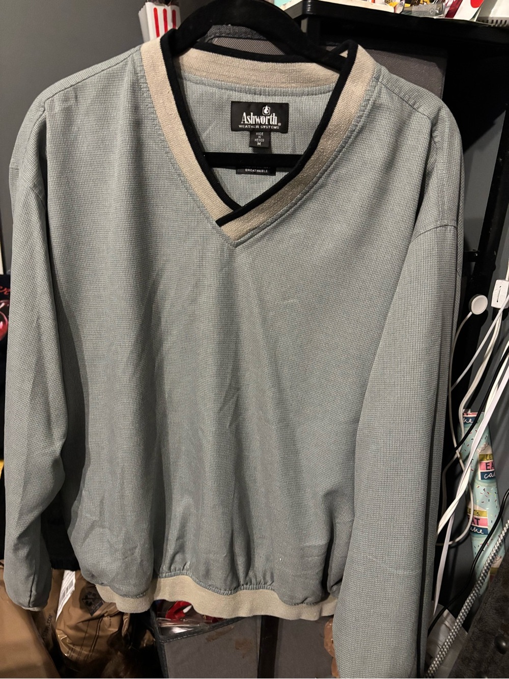 Ashworth Men's V-Neck Light Gray Sweater Medium